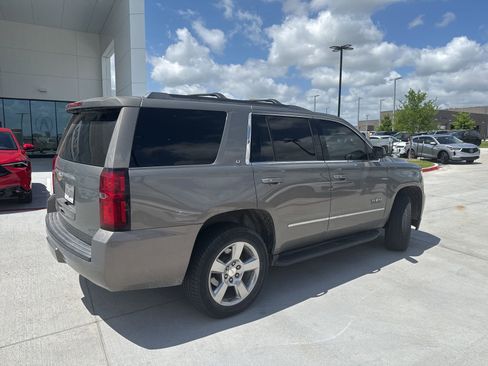 Used 2018 Chevrolet Tahoe LT image 2