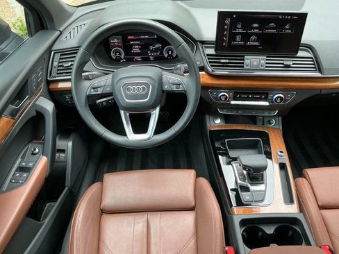 Used 2023 Audi Q5 e Premium w/ Convenience Package image 16