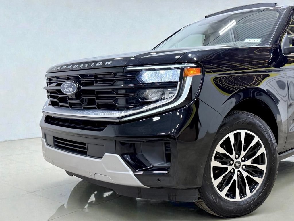 Used 2025 Ford Expedition Platinum AWD/4WD image 4