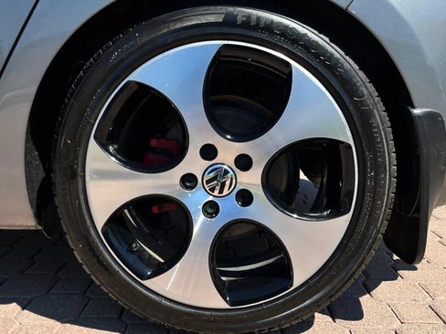 Used 2011 Volkswagen Golf 4-Door FWD image 42