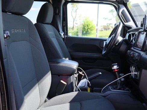 Used 2018 Jeep Wrangler Unlimited Sahara image 15