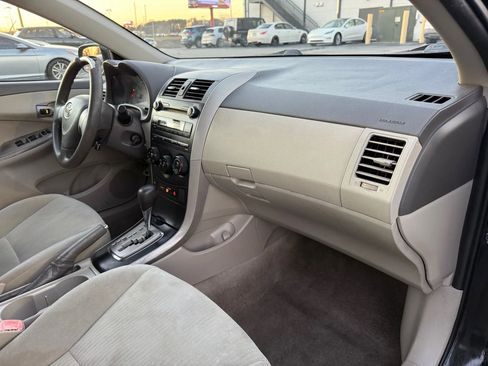 Used 2010 Toyota Corolla image 19