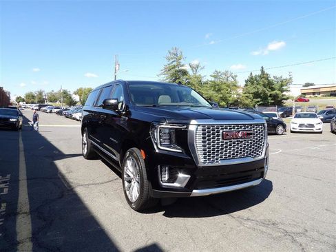 Used 2021 GMC Yukon XL Denali w/ Denali Premium Package image 2