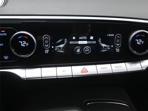 Used 2025 Genesis GV70 2.5T w/ Select Package image 15