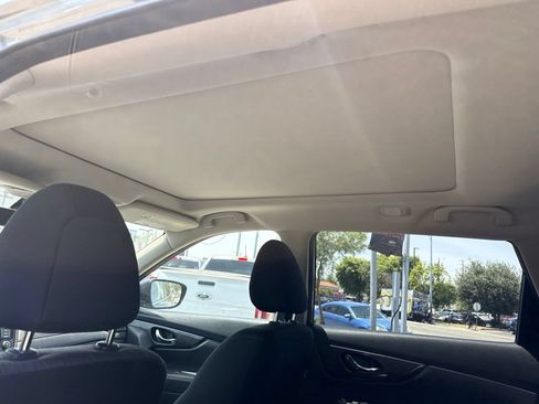 Used 2020 Nissan Rogue SV w/ Sun & Sound Touring Package FWD image 18