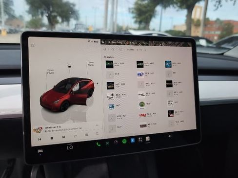 Used 2023 Tesla Model Y Performance AWD/4WD image 16