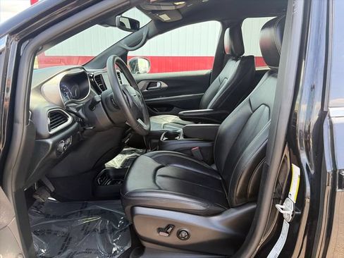 Used 2025 Chrysler Pacifica Select FWD image 22