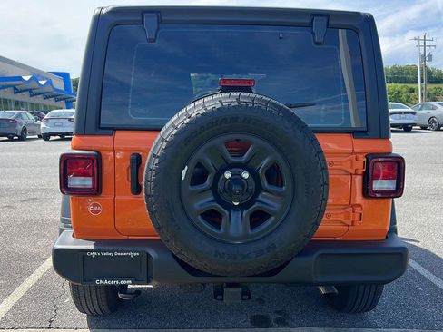 Used 2025 Jeep Wrangler Unlimited Sport AWD/4WD image 4