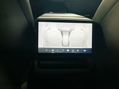Used 2025 Tesla Model 3 Long Range AWD/4WD image 23