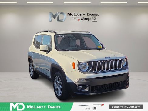 Used 2016 Jeep Renegade Latitude w/ Popular Equipment Group image 1