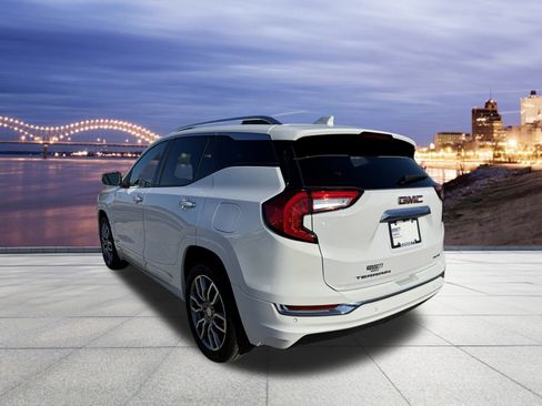 Used 2022 GMC Terrain Denali w/ Denali Premium Package image 3