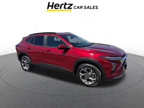 Used 2025 Chevrolet Trax LT image 1