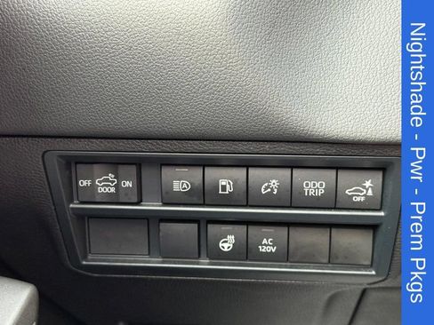 Used 2025 Toyota Tundra Limited AWD/4WD image 28