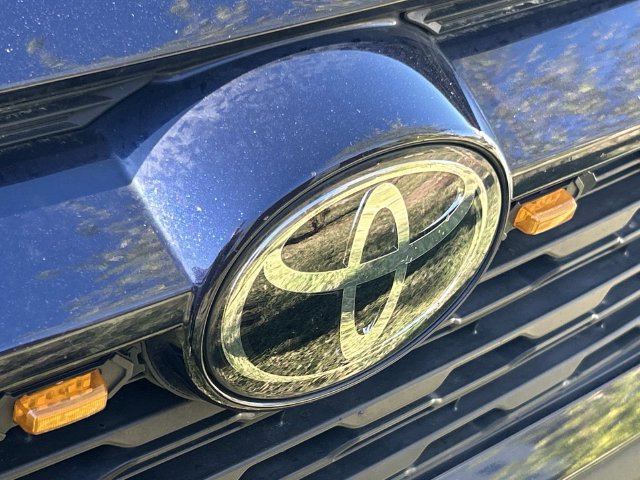 Used 2021 Toyota RAV4 XLE w/ XLE Grade Weather Package AWD/4WD image 5