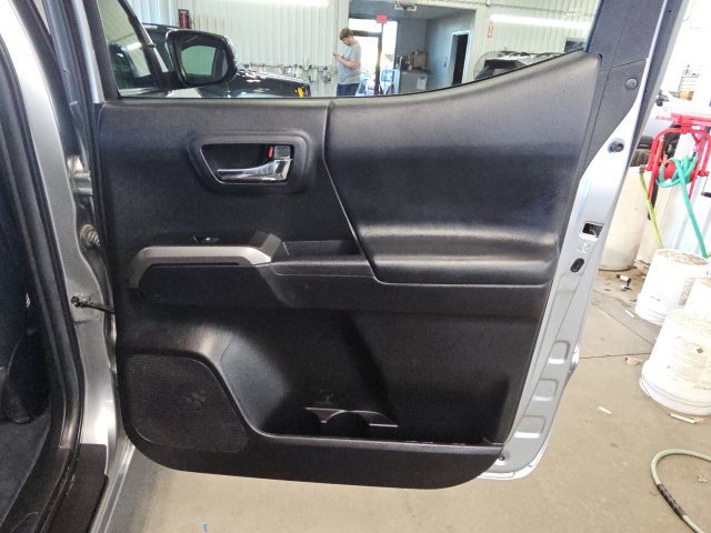 Used 2022 Toyota Tacoma Limited AWD/4WD image 32