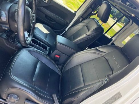 Used 2022 Jeep Wrangler Unlimited Sahara w/ Cold Weather Group AWD/4WD image 9