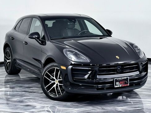 Used 2023 Porsche Macan AWD/4WD image 3
