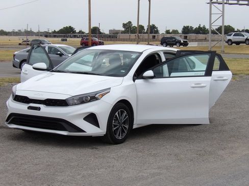 Used 2024 Kia Forte LXS FWD image 23