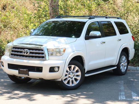 Used 2016 Toyota Sequoia Platinum RWD image 4