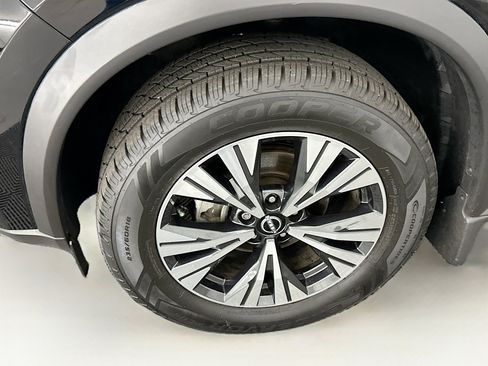 Used 2023 Nissan Rogue SV image 11