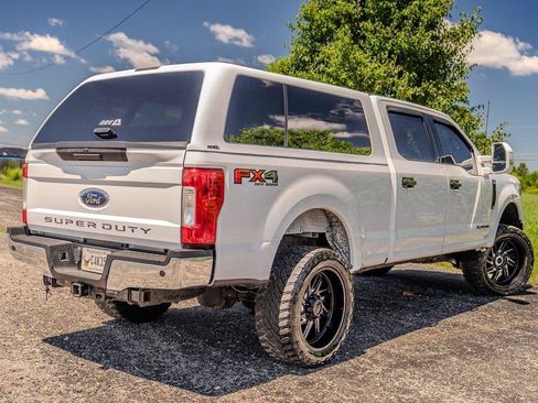 Used 2017 Ford F250 XLT w/ XLT Value Package AWD/4WD image 8