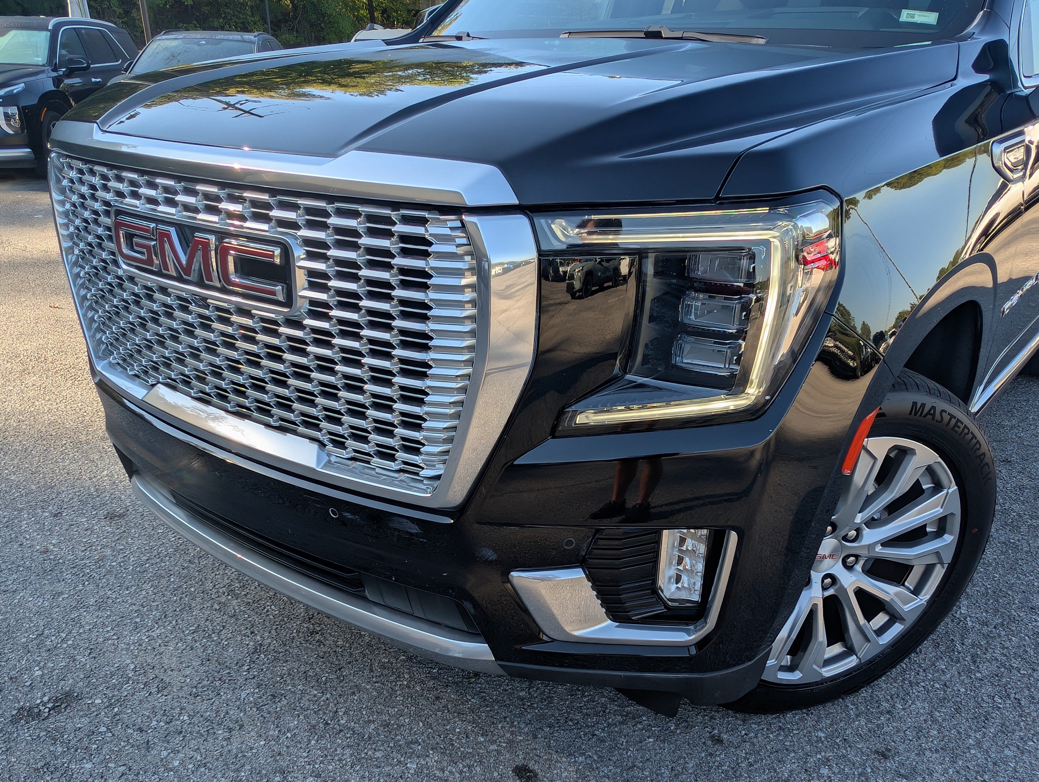 Used 2023 GMC Yukon Denali AWD/4WD image 13