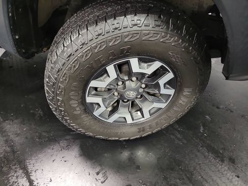 Used 2023 Toyota Tacoma TRD Off-Road AWD/4WD image 10