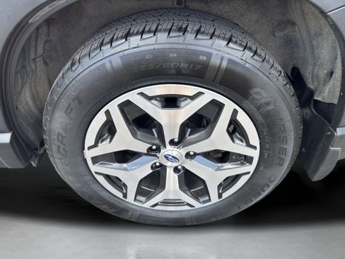 Used 2024 Subaru Forester Premium AWD/4WD image 9