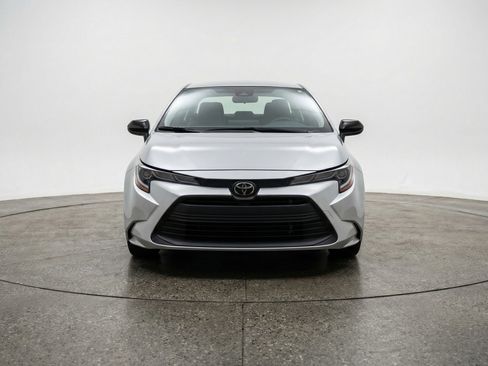 Used 2025 Toyota Corolla LE image 2