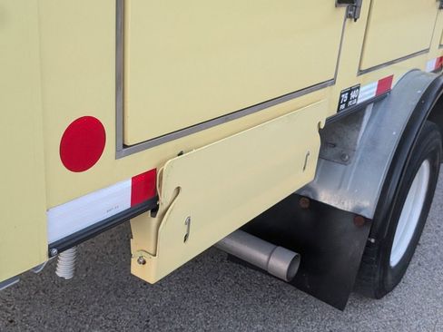 Used 2022 Ford E-450 and Econoline 450 Super Duty image 25