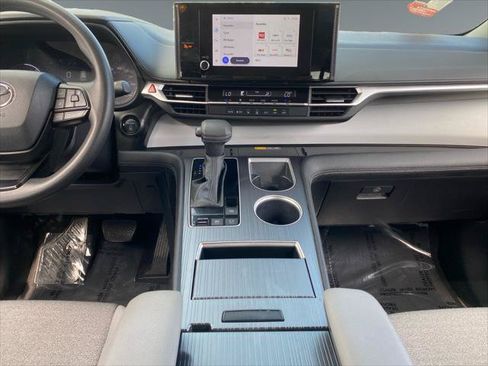 Certified 2025 Toyota Sienna LE FWD image 11