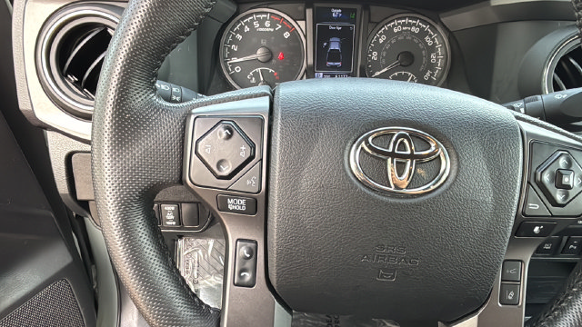Used 2022 Toyota Tacoma TRD Off-Road w/ Technology Package AWD/4WD image 22