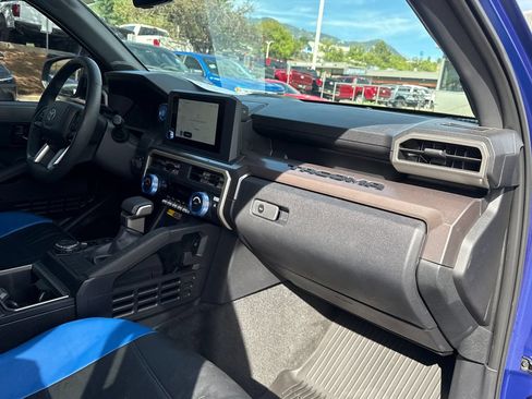 Used 2025 Toyota Tacoma SR5 AWD/4WD image 31
