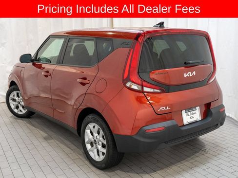 Used 2022 Kia Soul LX w/ Technology Package FWD image 3