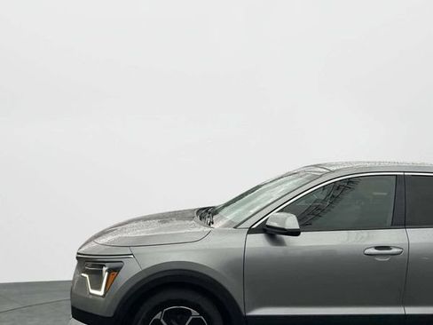 Used 2023 Kia Niro LX FWD image 33