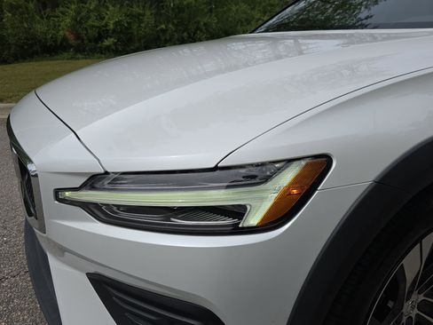 Used 2020 Volvo V60 T5 Cross Country w/ Protection Package Premier image 31