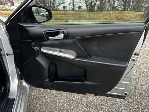 Used 2014 Toyota Camry SE image 14