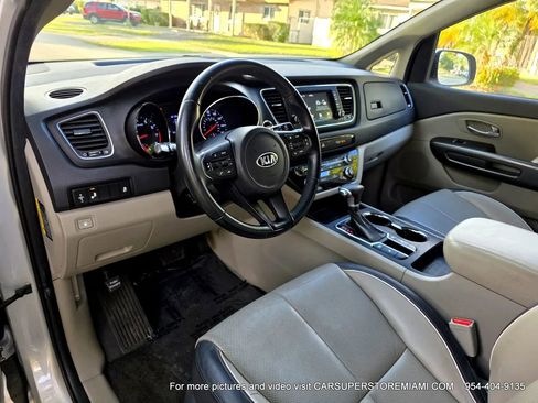 Used 2021 Kia Sedona EX image 15