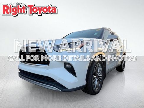 Used 2021 Toyota Highlander Platinum AWD/4WD image 1