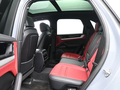 Used 2024 Porsche Cayenne image 29