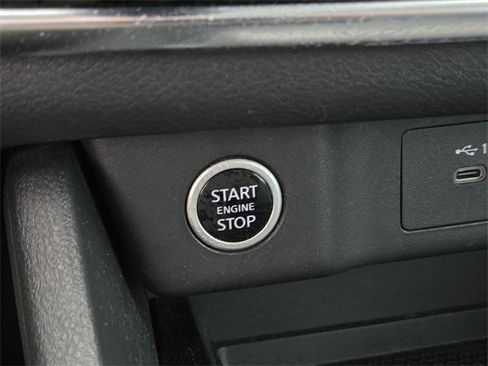 Used 2023 Nissan Rogue S image 23