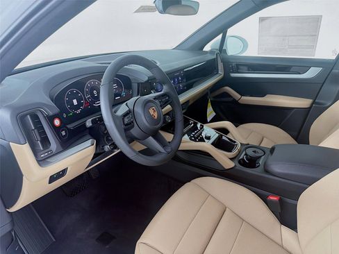 New 2026 Porsche Cayenne image 4