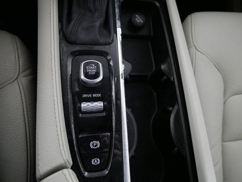 Used 2020 Volvo XC90 T6 Momentum image 31