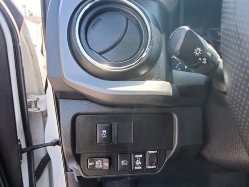 Used 2021 Toyota Tacoma TRD Off-Road w/ Technology Package AWD/4WD image 18