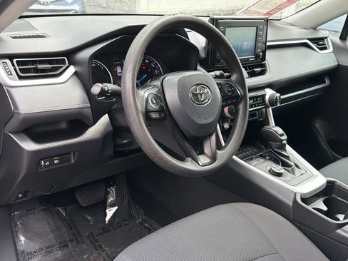 Used 2021 Toyota RAV4 LE AWD/4WD image 16