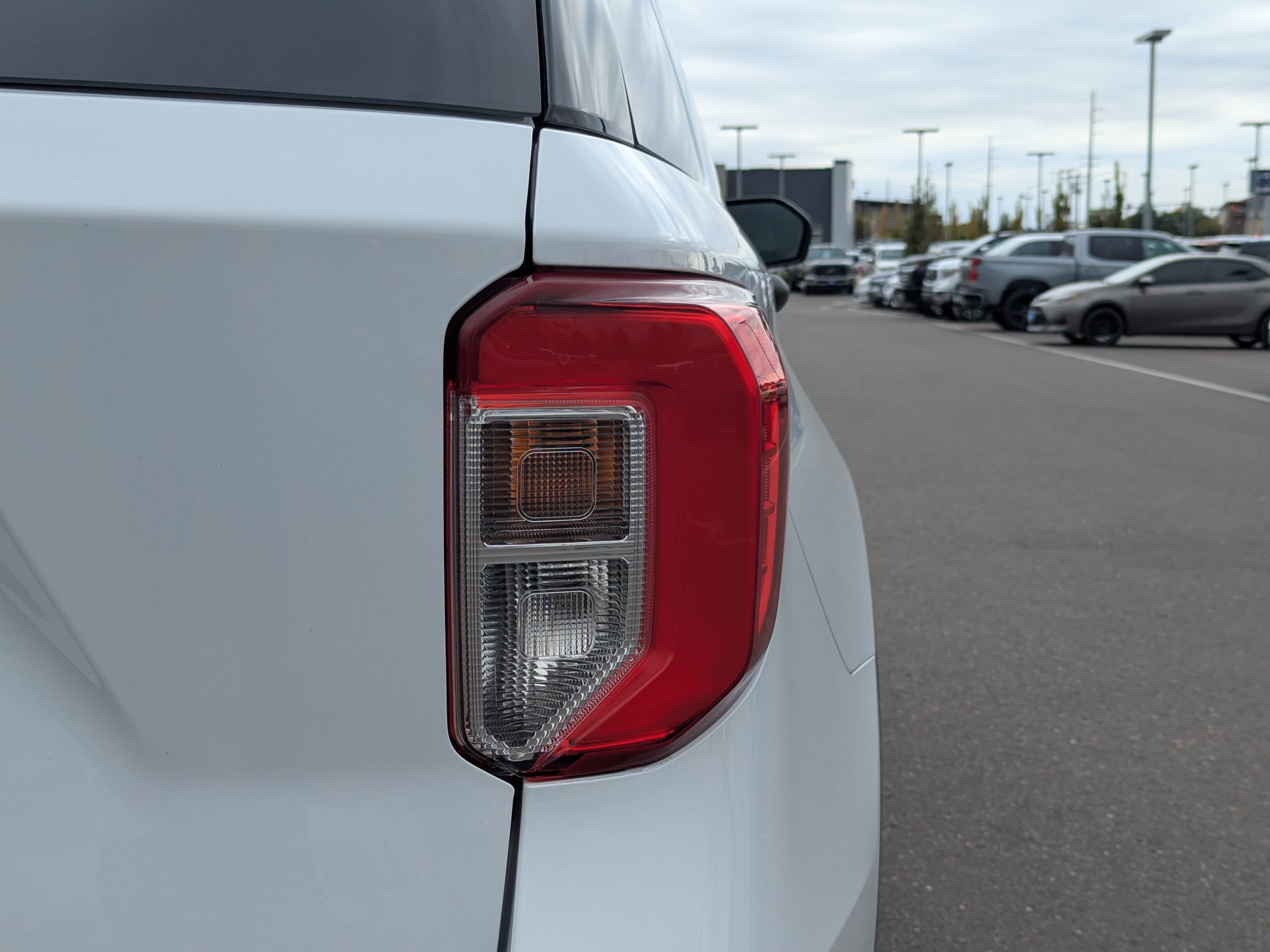 Used 2021 Ford Explorer 4WD w/ Class III Trailer Tow Package image 44
