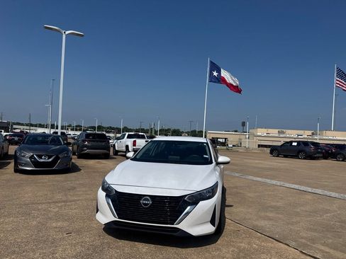 Certified 2024 Nissan Sentra SV FWD image 6