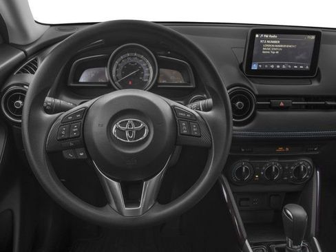 Used 2017 Toyota Yaris iA image 7