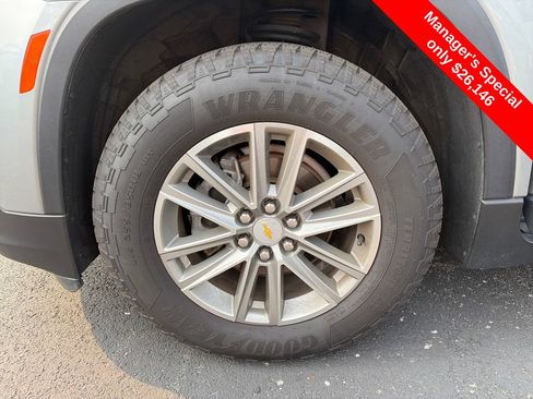Used 2023 Chevrolet Traverse LT FWD image 28
