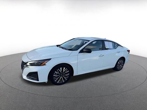 Used 2025 Nissan Altima 2.5 SV image 8